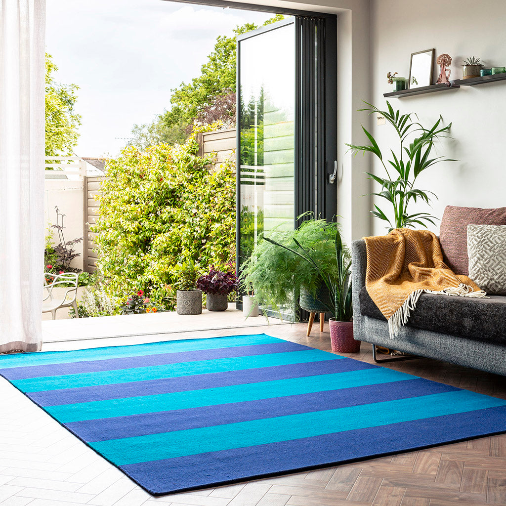 https://www.colourflooring.co.uk/cdn/shop/files/CF_Rugs_0545_Curtain_1200x.jpg?v=1697635868