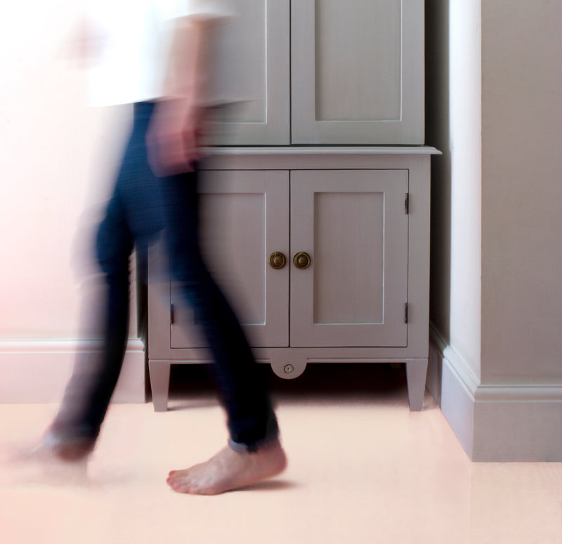 Thick pink vinyl floor on the roll for bathrooms, kitchens & offices